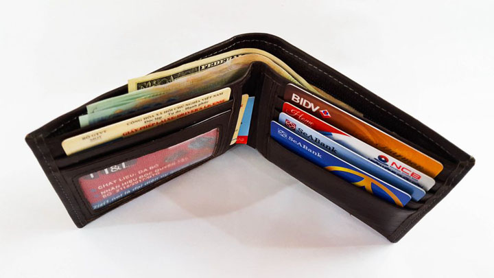Giữ ví trong tình trạng sạch sẽ và ngăn nắp.